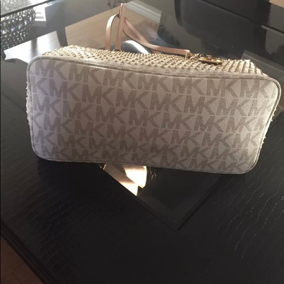 limited edition MICHAEL Kors Jet Set Studded Medium Travel tote - Picture 8 of 9